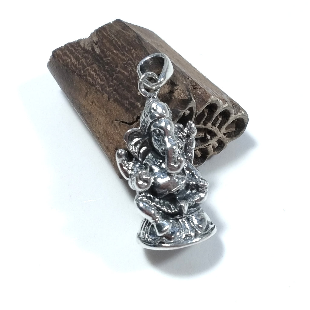 Kollektion von Ganesh-Anhängern und -Ringen aus 925er Silber