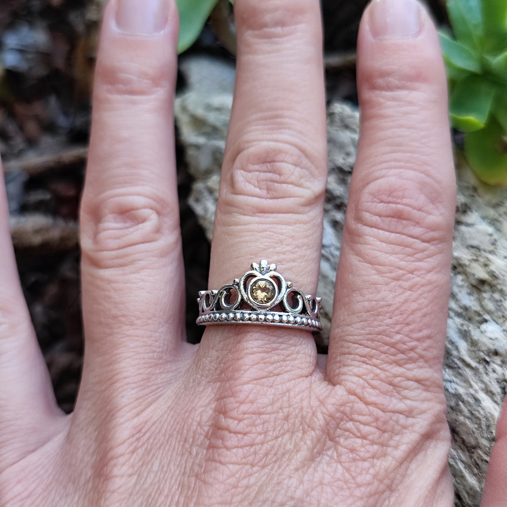 Ciondolo Om in argento sterling 925 fatto a mano, delicata collana spirituale - Italia Ciondolo Om in argento sterling 925 fatto a mano, delicata collana spirituale - Italia