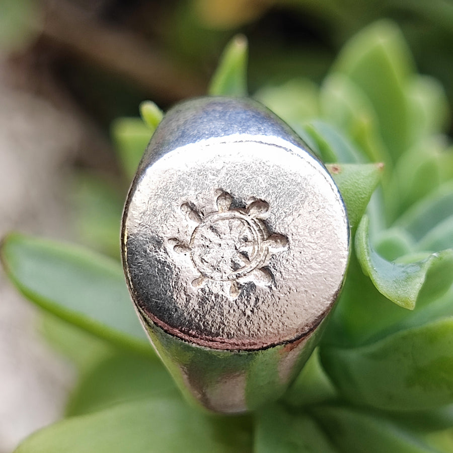 Chevalier-Ring am kleinen Finger aus 925er Silber – RUDDER