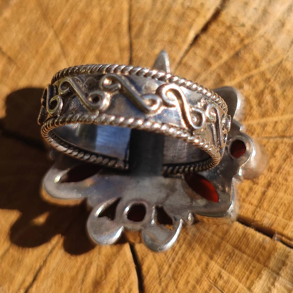 Handgefertigter Karneol-Ring aus 925er Silber - Einzelstück - Detail