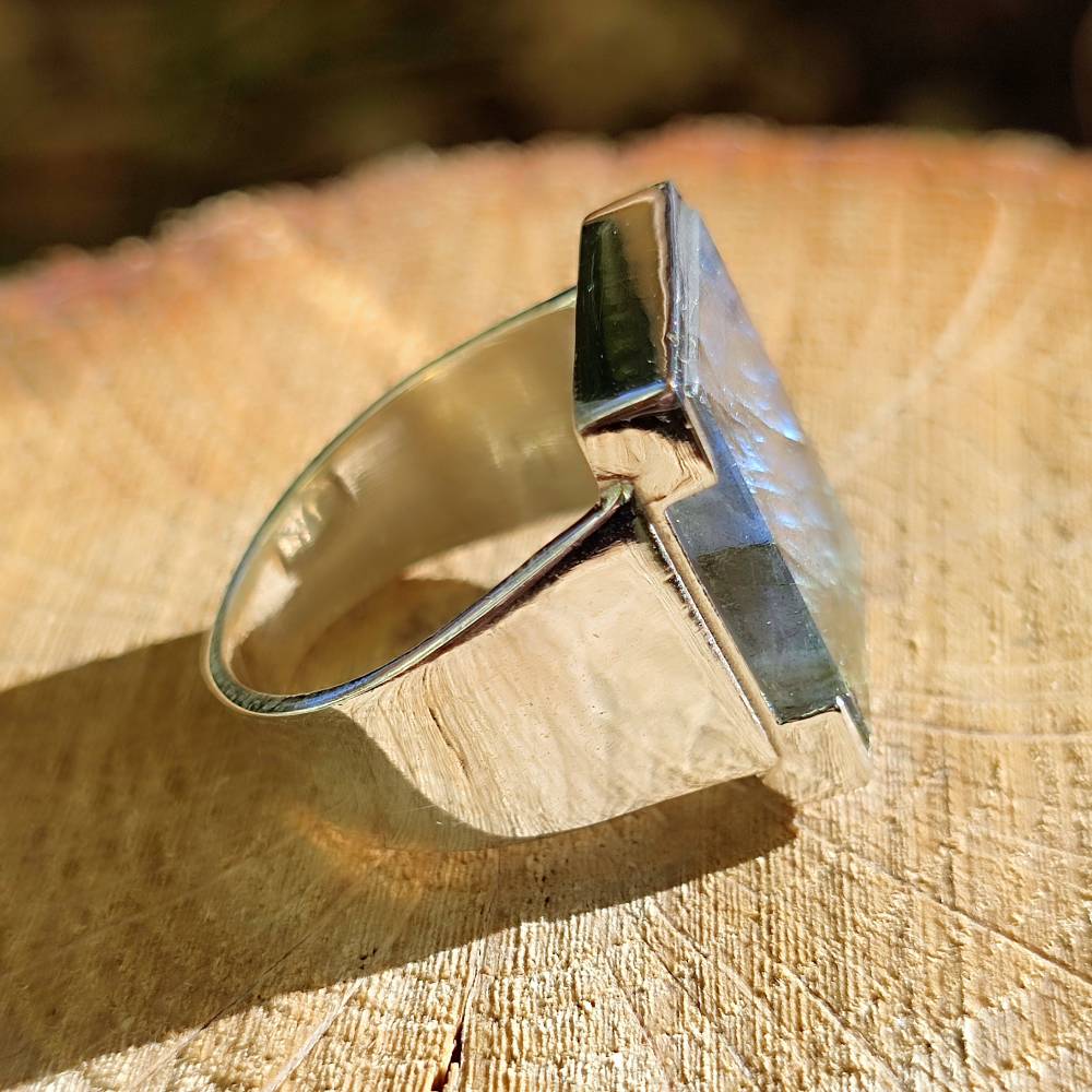 Handgefertigter Ring mit Stein in 925er Silber - KHINDA