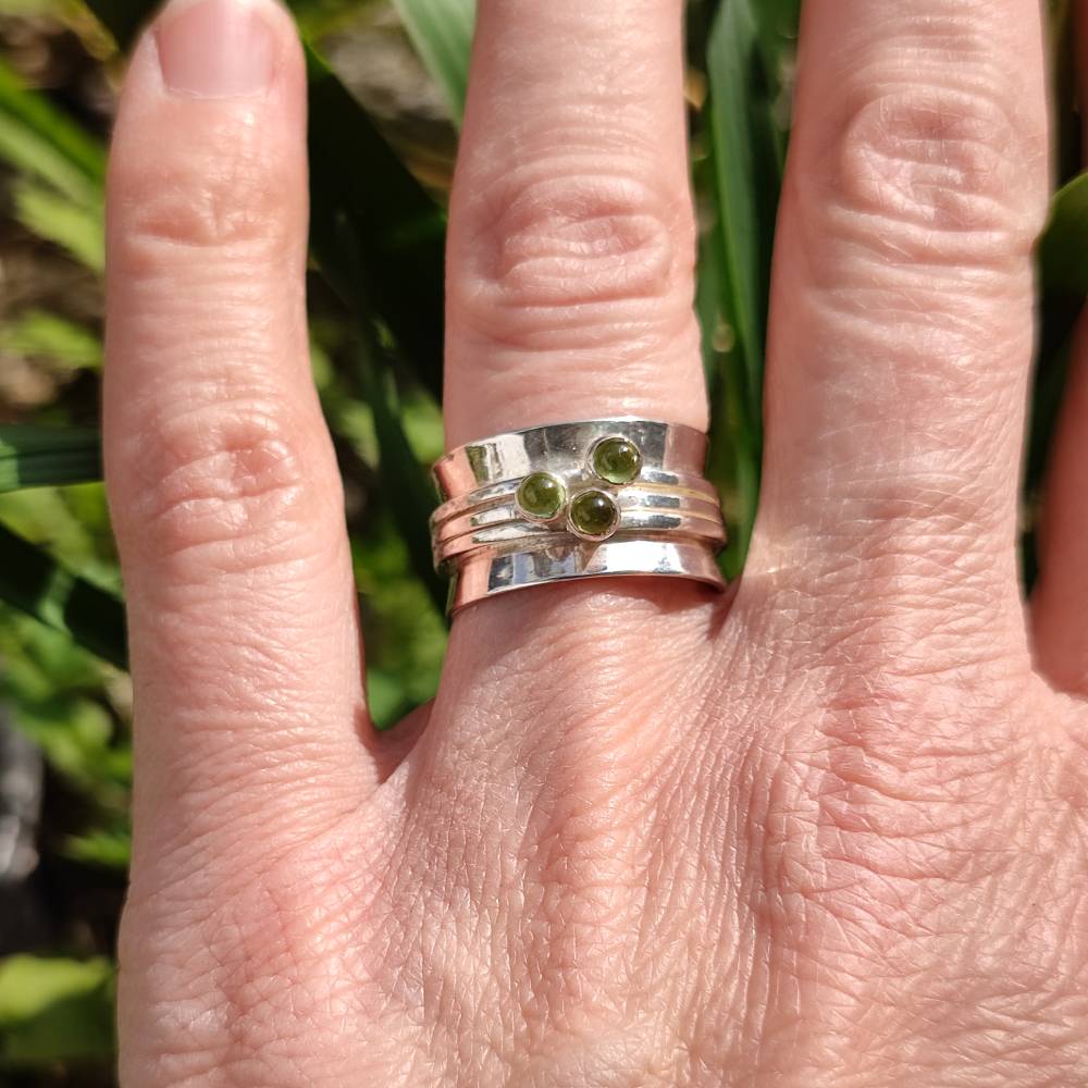 Handgefertigter Peridot-Ring aus 925er Silber – Einzelstück