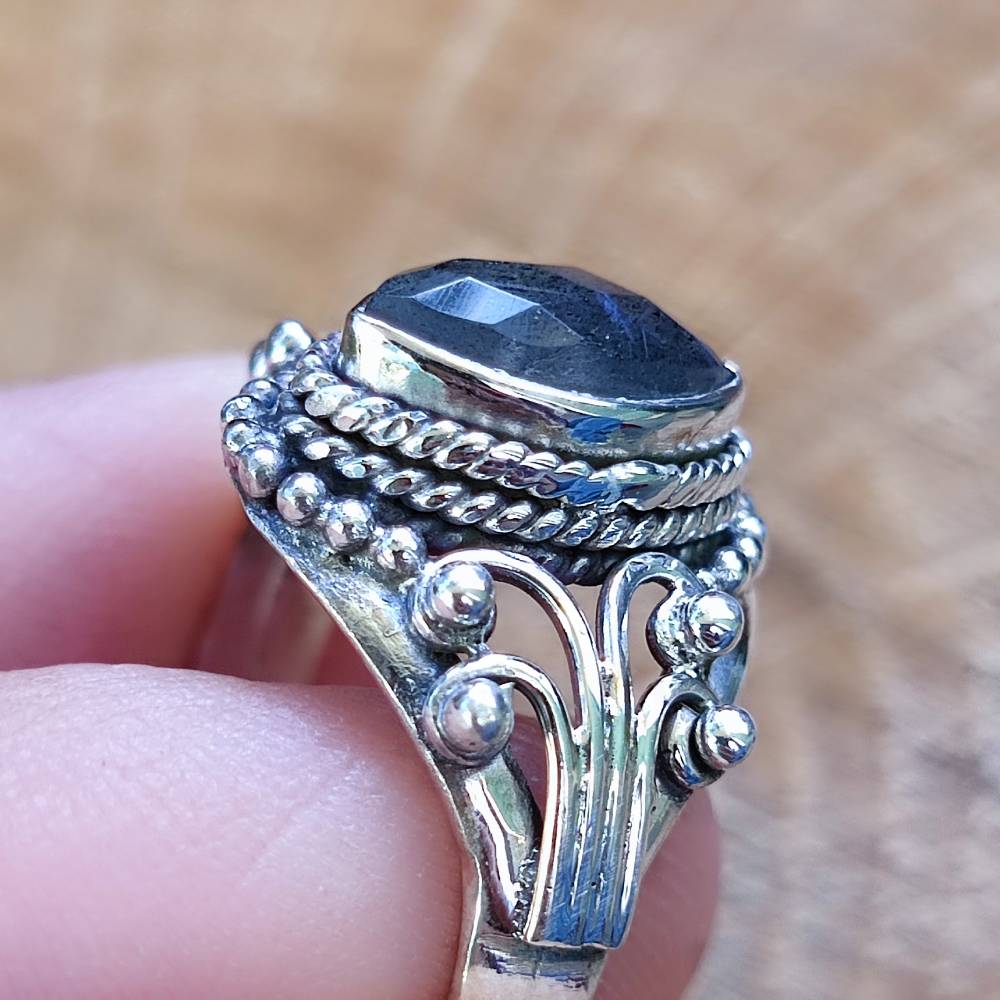 Anello con pietra in argento 925 - HIRAKUD