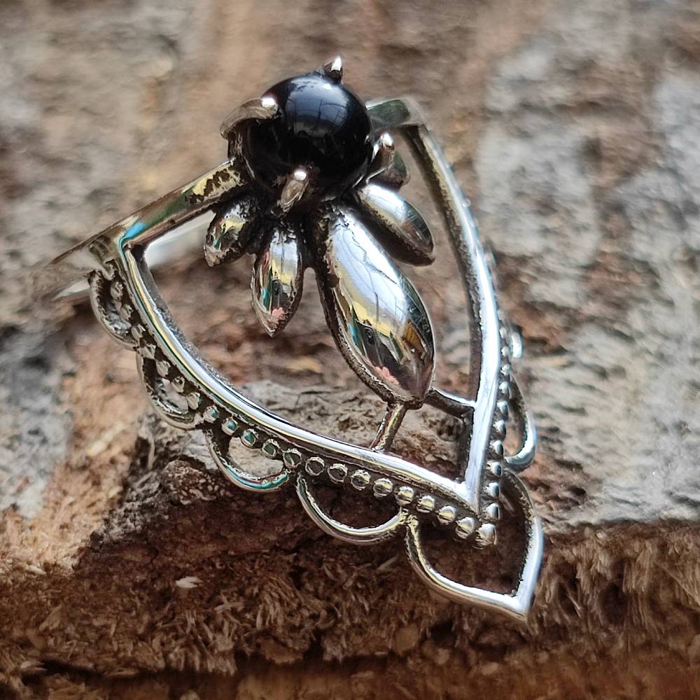 JANESH RING aus 925er Silber mit schwarzen Onyxsteinen