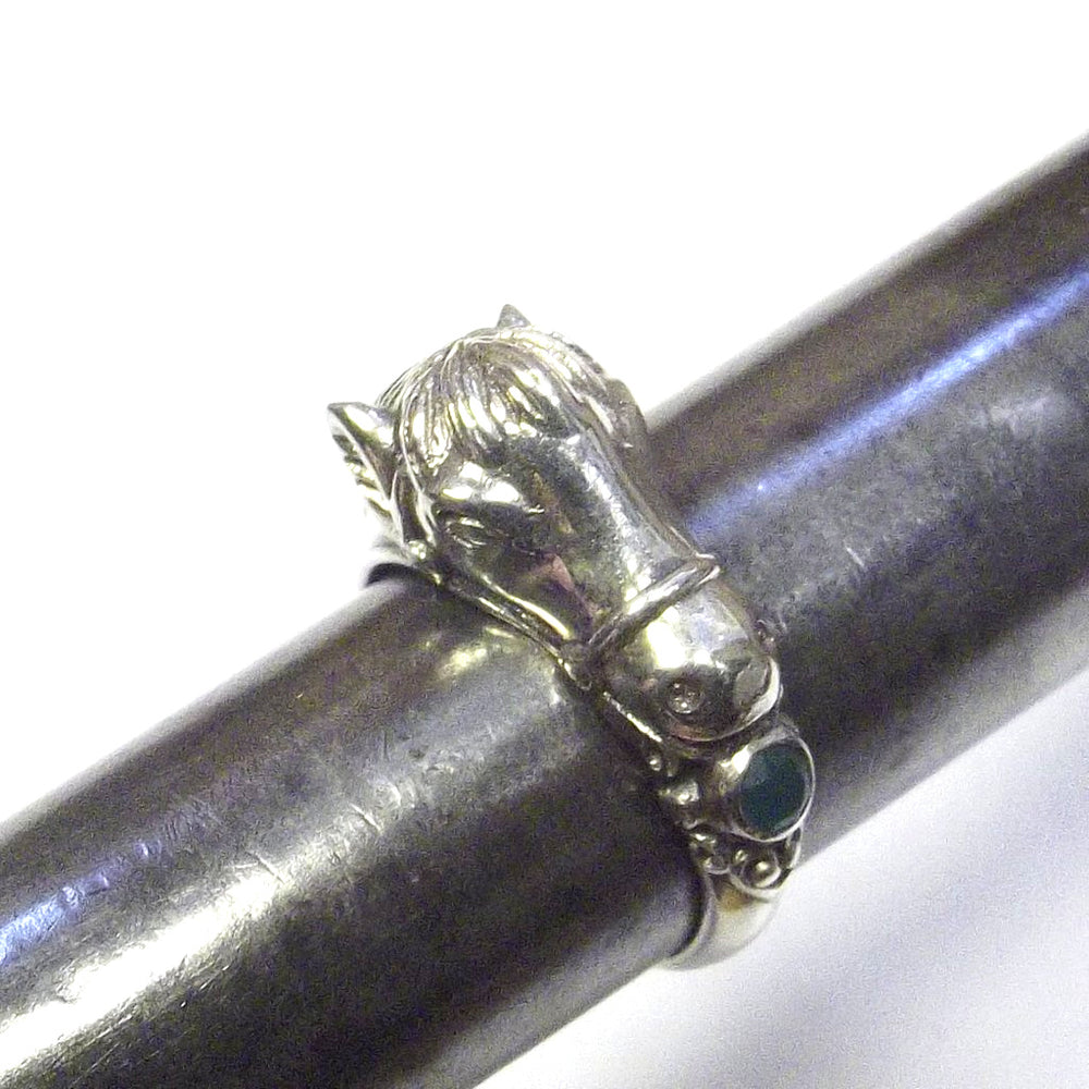 Anello in argento 925 testa di cavallo con agata smeraldo