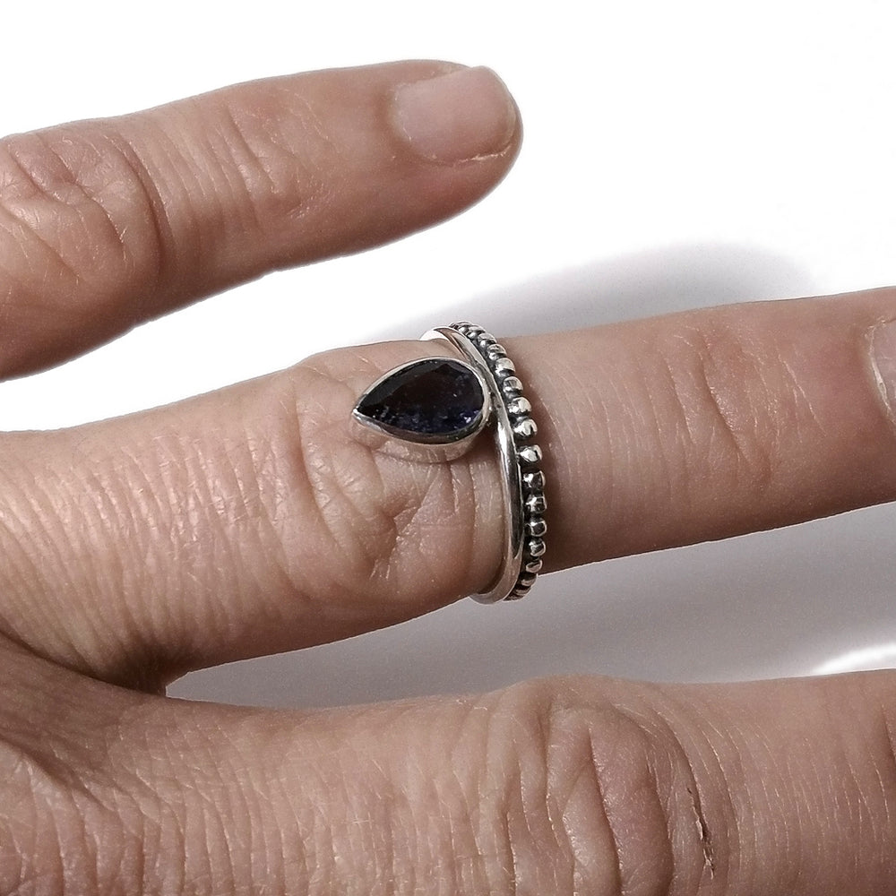 Iolite Ethnic MANTRA Ring aus 925er Silber handgefertigter RING mit Stein | ETHNISCHE JUWELEN