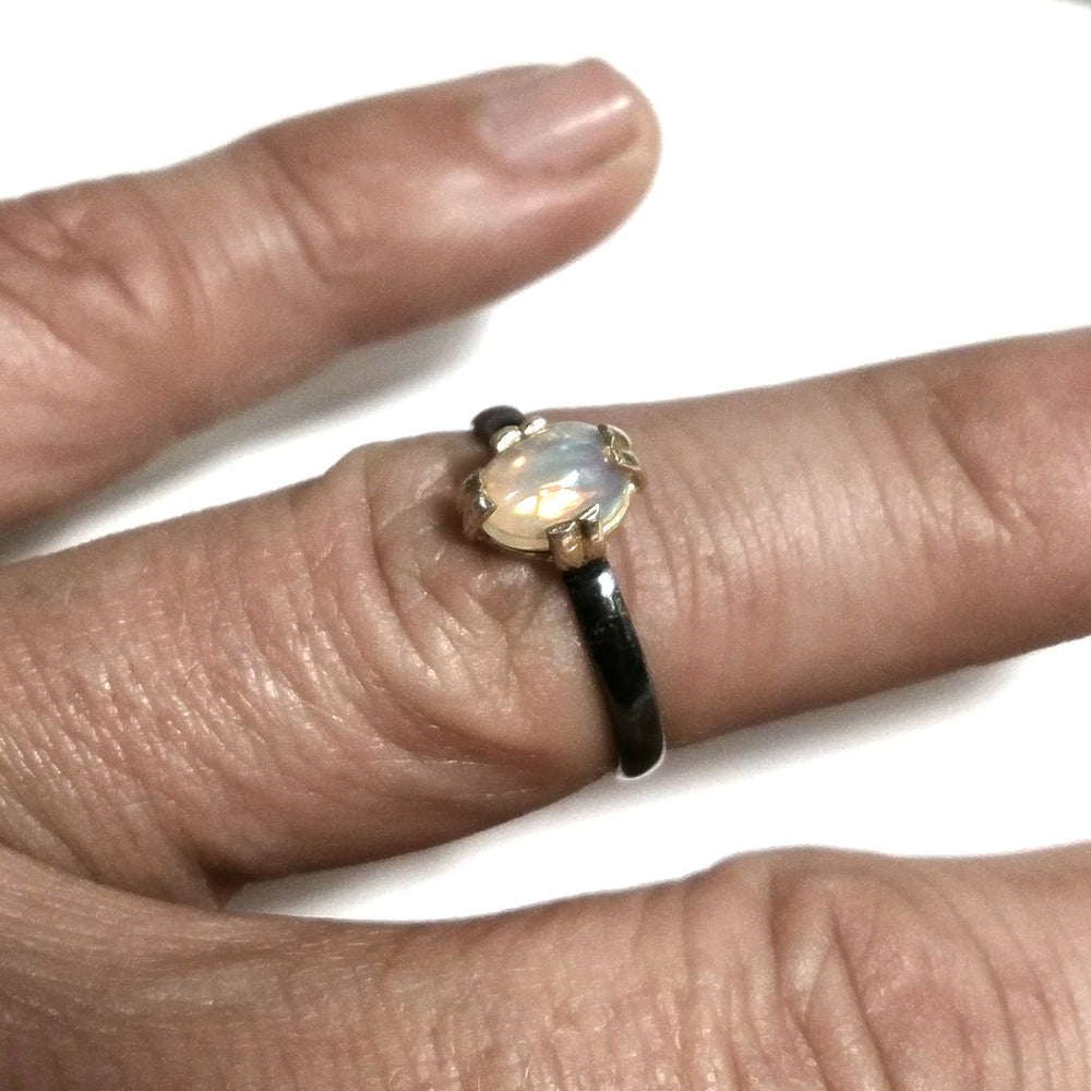 Ring mit Stein in 925er Silber Rhodium schwarz mit Opal | SILBERRINGE