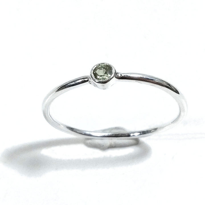 Stapelbarer Ring aus 925er Silber mit Stein | Minimal Die Glühwürmchen