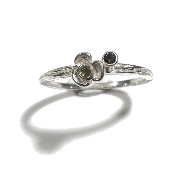 JARA Ring aus 925er Silber in Form von BLUMEN mit Stein