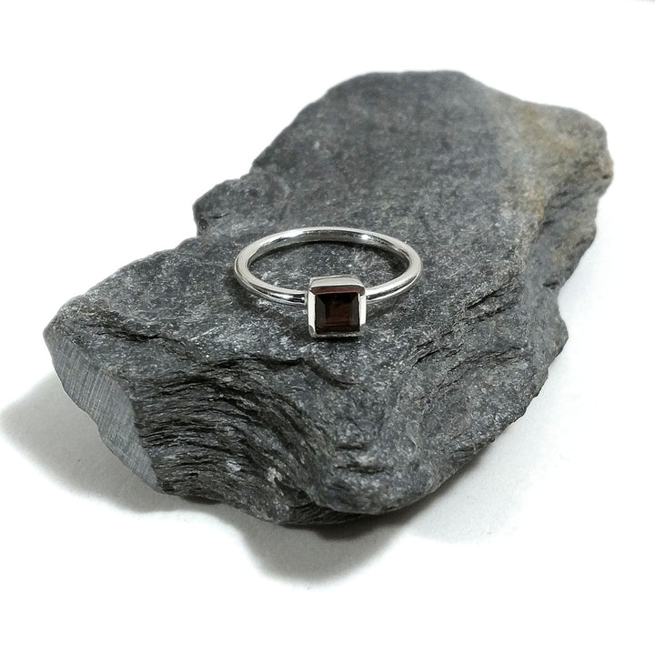 925er Silber stapelbarer DADO Ring mit Stein | Minimale NUT