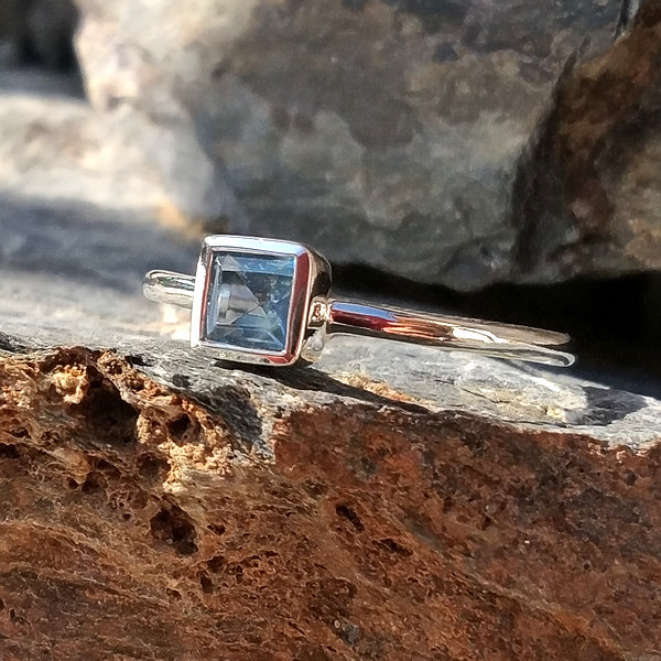 925er Silber stapelbarer DADO Ring mit Stein | Minimale NUT