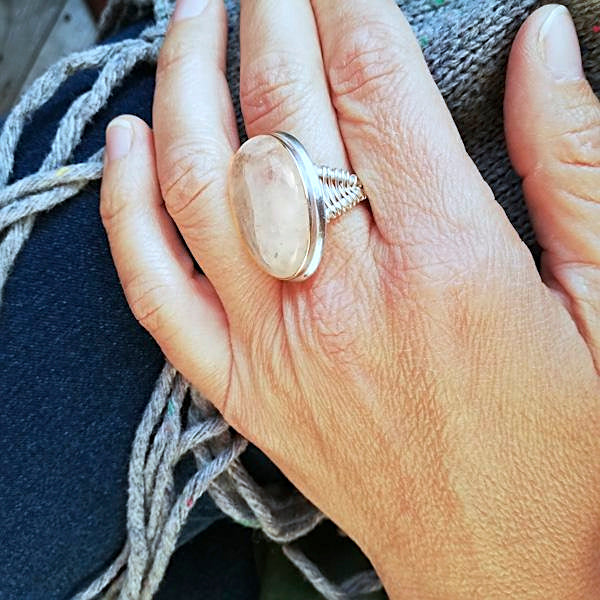 VILINA Ring in 925er Silber handgefertigter MONDSTEINRING