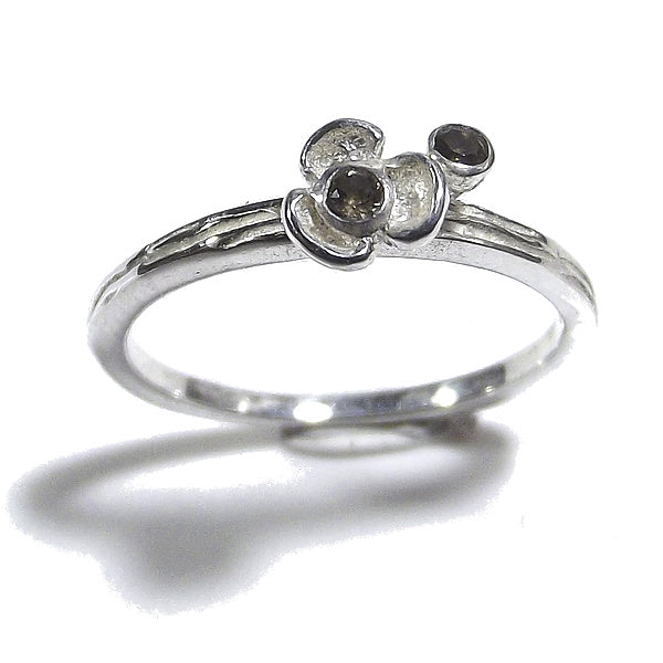 JARA Ring aus 925er Silber in Form von BLUMEN mit Stein