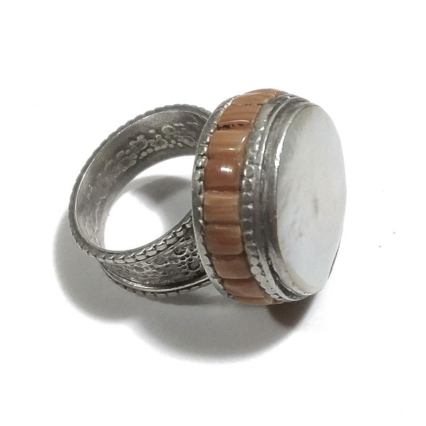 TIBETANISCHER DAWA Ring mit KORALLE in 925er Silber | Ethnischer Schmuck