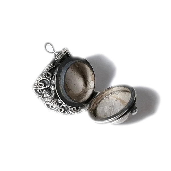Anello PSYLLO veleno in argento 925 con Radice di Rubino, Granato