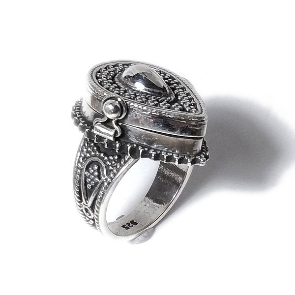 Tropfengepunkteter Ring aus 925er Silber – MUMBAY