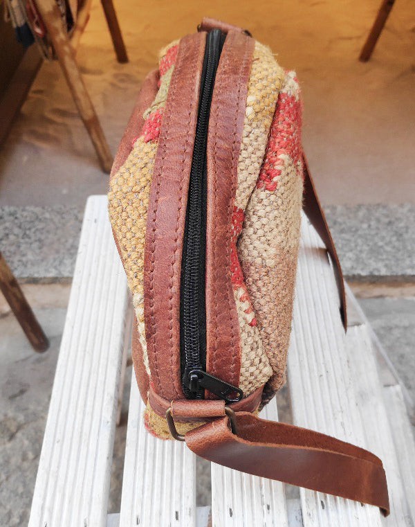 Handgefertigte Tasche aus KILIM und Leder