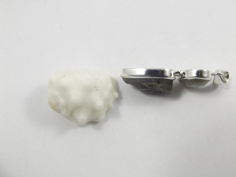 CIONDOLO Labradorite grezza argento 925 - ilmondodiwit - Ciondolo