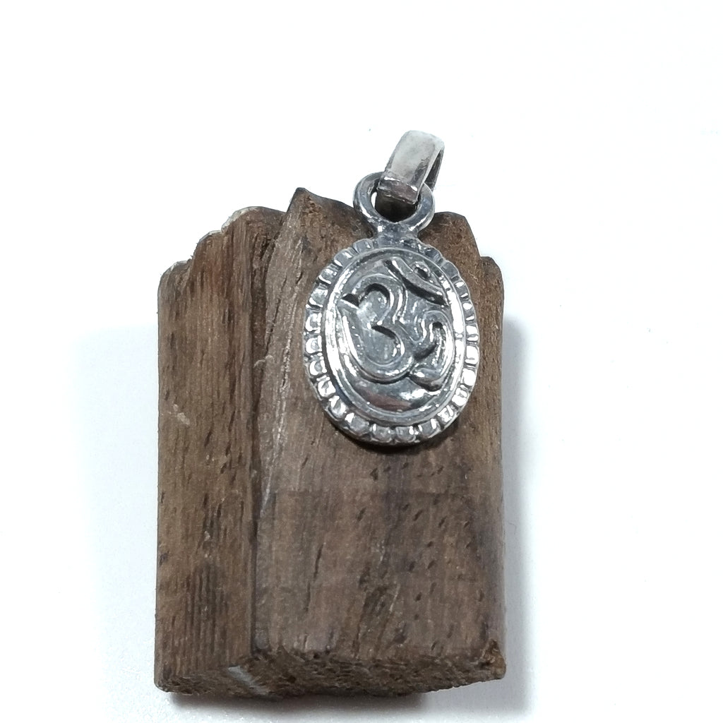 Ciondolo ETNICO in argento 925 con OM - AUM Mantra | GIOIELLI IN ARGENTO