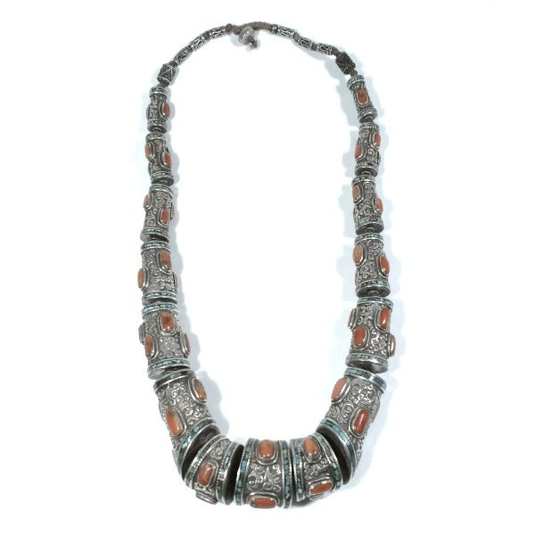 Collana TIBETANA in argento antico con corallo rosso | GIOIELLI ETNICI ORIGINALI