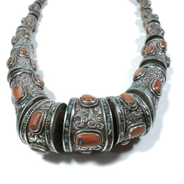 Collana TIBETANA in argento antico con corallo rosso | GIOIELLI ETNICI ORIGINALI
