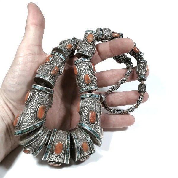 Collana TIBETANA in argento antico con corallo rosso