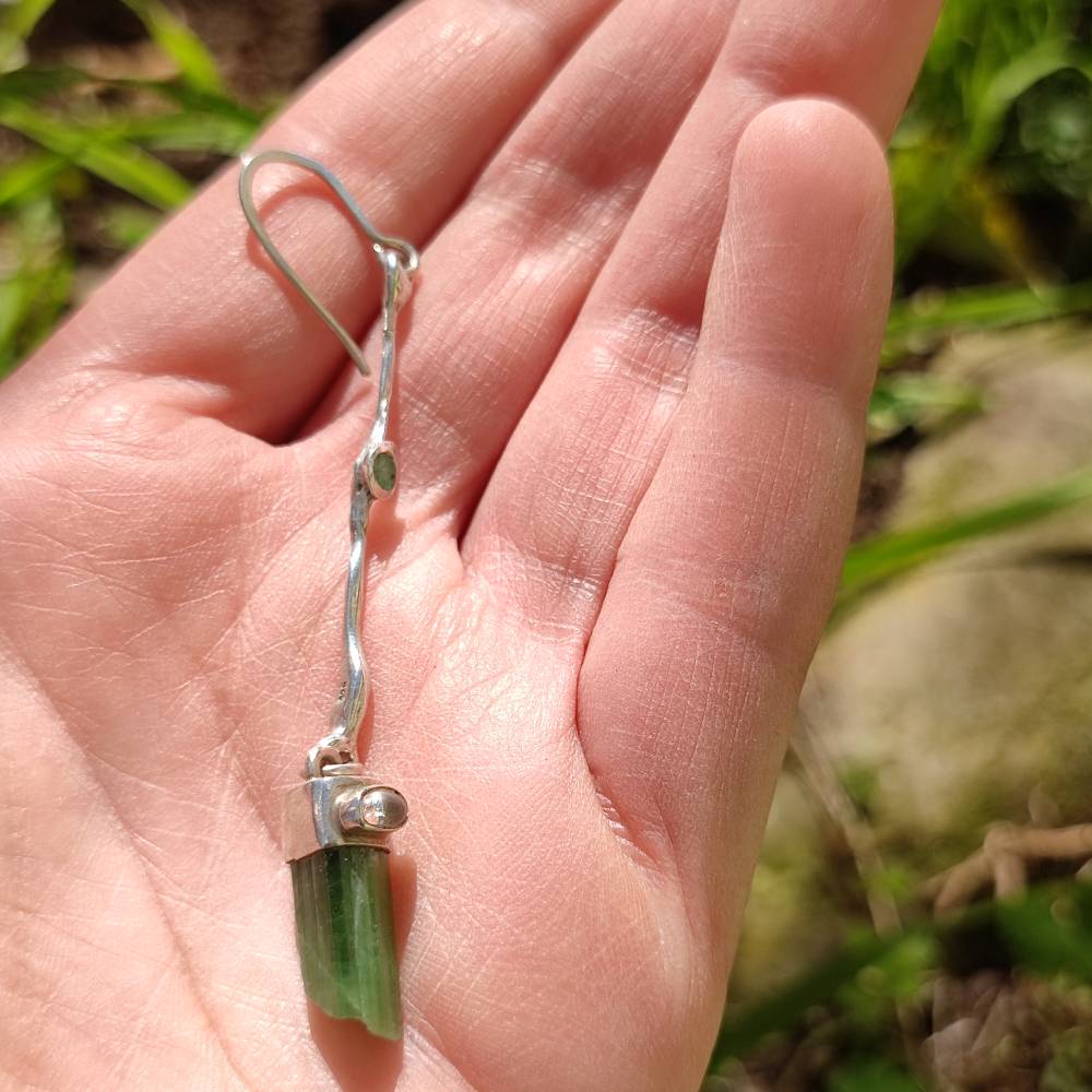 Mono-Ohrring aus 925er Silber mit grünem Turmalin - Einzelstück