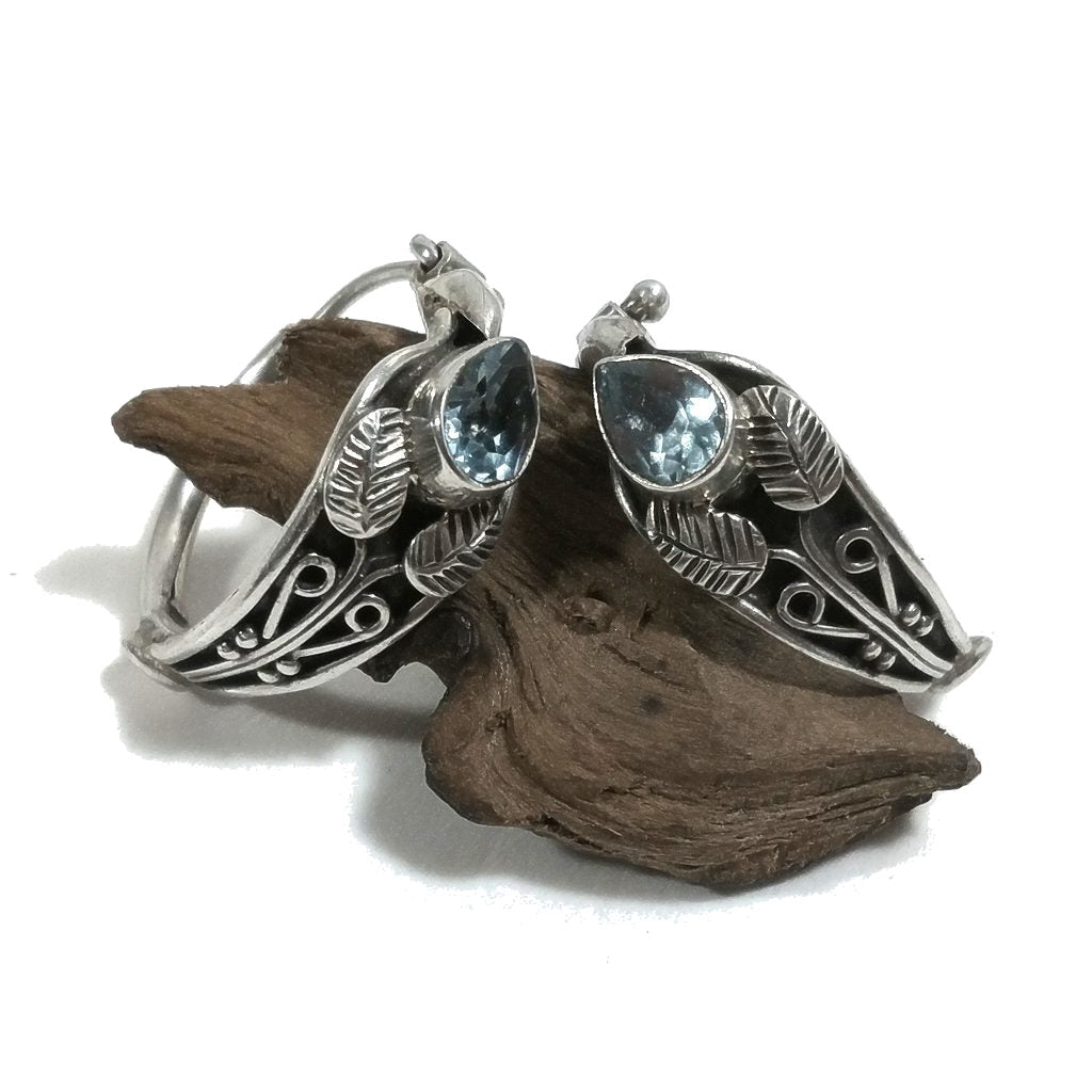 Ethnische OHRRINGE in 925er Silber mit Stein | Ohrringe mit blauem Topas-Kreis
