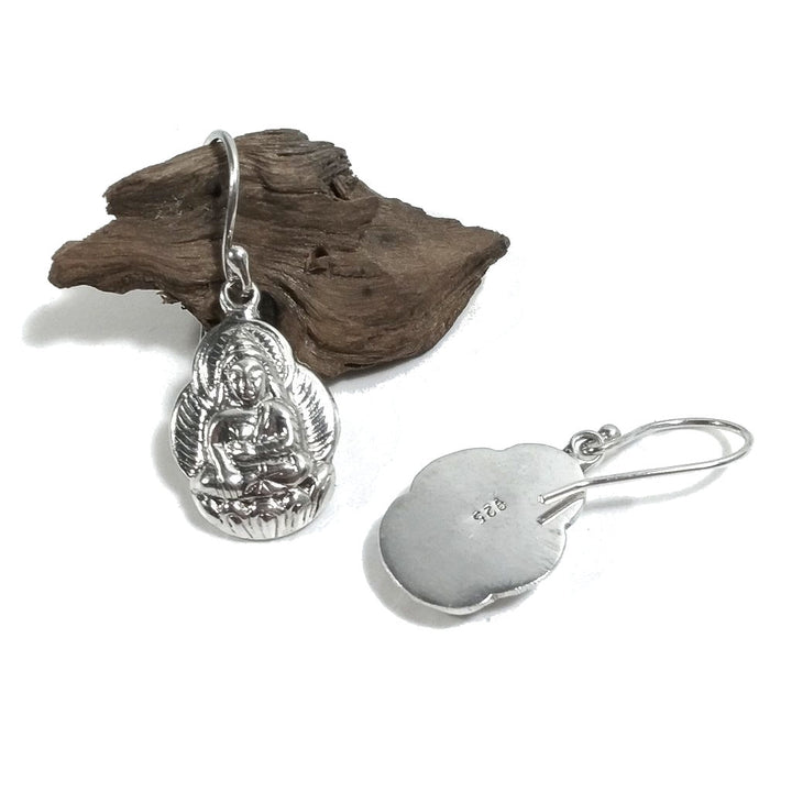 Orecchini a perno in argento sterling 925 con conchiglia naturale di Orecchini a perno in argento sterling 925 con conchiglia naturale di