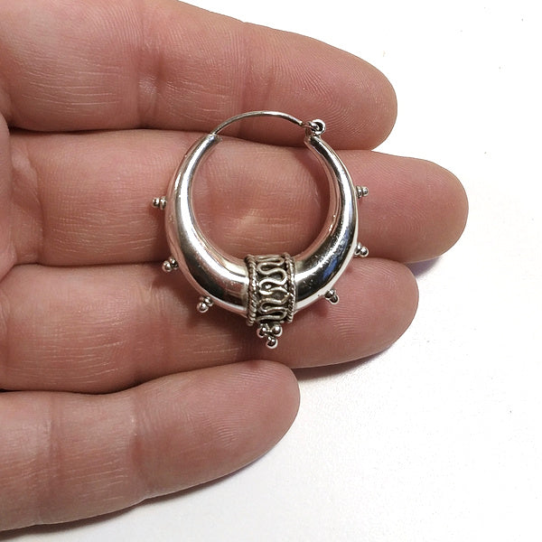 SANU CIRCLE Ohrringe in Silber rund gepunktet und filigran